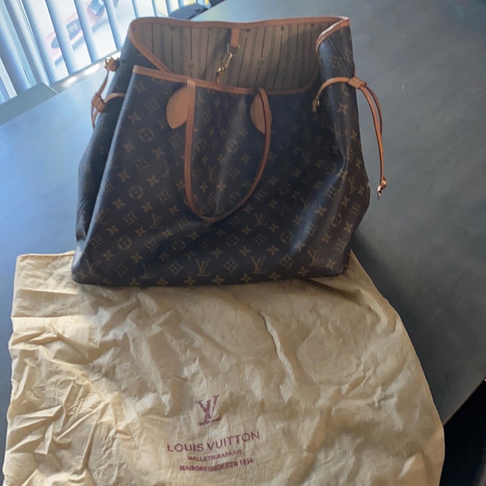 Authentic Louis Vuitton Large Never Full